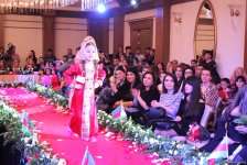 Красочное дефиле в Баку: Флаги стран в фантазиях дизайнеров (ФОТО)