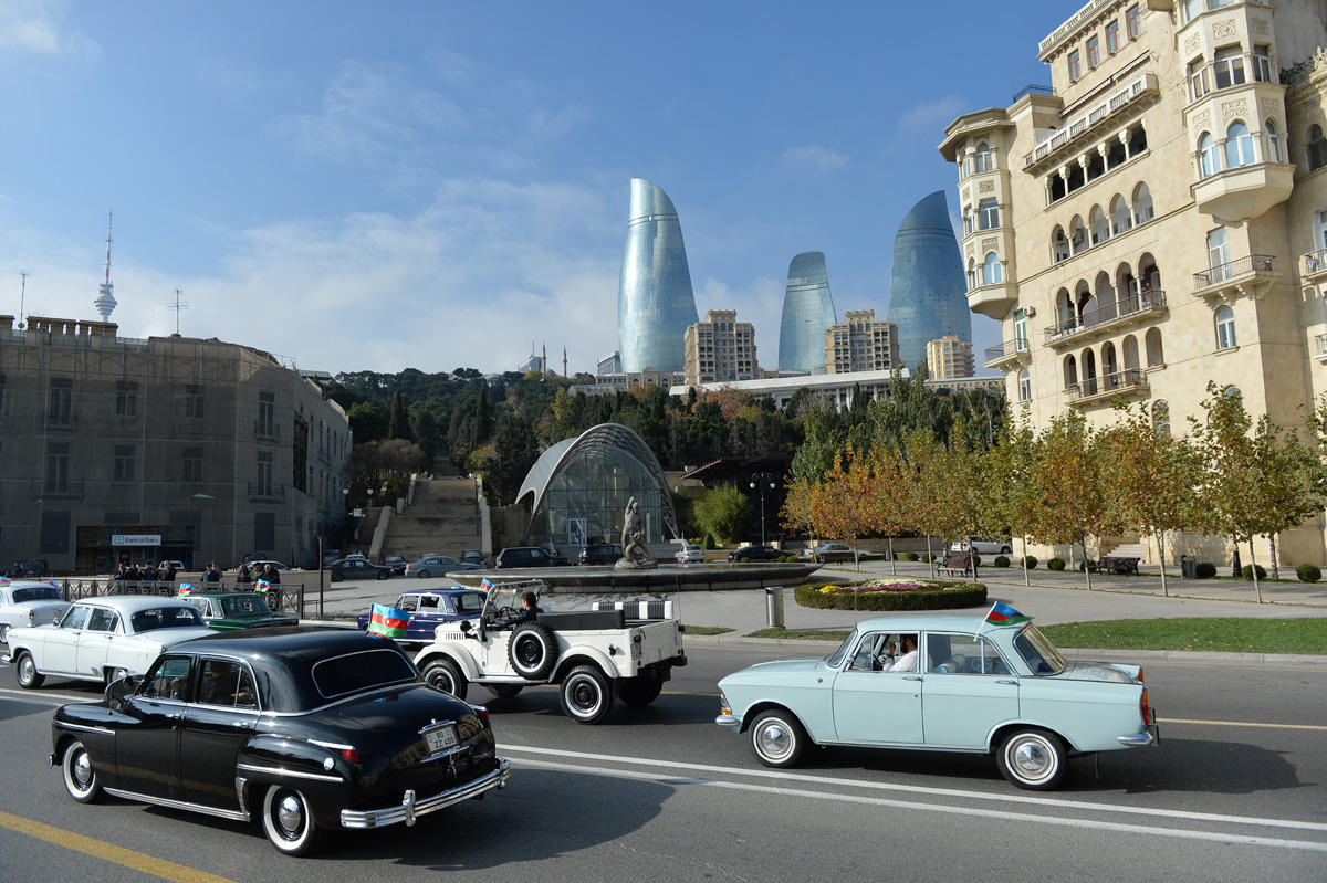 Арзу Алиева приняла участие в параде классических автомобилей, организованном Автомобильной  федерацией Азербайджана  (Фоторепортаж)