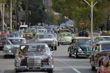 Арзу Алиева приняла участие в параде классических автомобилей, организованном Автомобильной  федерацией Азербайджана  (Фоторепортаж)