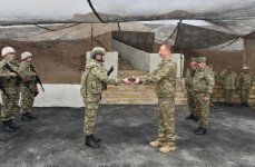 Президент Азербайджана, Верховный главнокомандующий Ильхам Алиев ознакомился с оперативной обстановкой в командном пункте управления на передовой  (ФОТО)