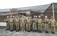 Президент Азербайджана, Верховный главнокомандующий Ильхам Алиев ознакомился с оперативной обстановкой в командном пункте управления на передовой  (ФОТО)