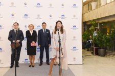 Первая леди Мехрибан Алиева приняла участие в открытии выставки «Созвездие Абшерона. Азербайджанские художники 1960-1980-х годов» в Москве (ФОТО)