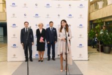 Первая леди Мехрибан Алиева приняла участие в открытии выставки «Созвездие Абшерона. Азербайджанские художники 1960-1980-х годов» в Москве (ФОТО)