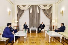 Ilham Aliyev meets head of Dubai Commerce and Industry Chamber  (PHOTO)