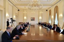 Президент Азербайджана принял группу участников V Всемирного конгресса новостных агентств (ФОТО)