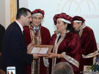 Робер Оссейн и Тюркан Шорай удостоены в Баку премии "Легенда Евразии" (ФОТО)