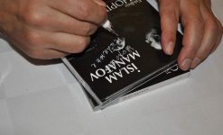 В затемненном зале, одна свеча и зеркала, или Как азербайджанец очаровал Вену  (ФОТО)