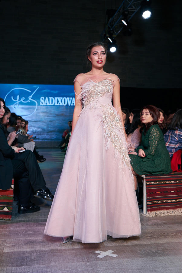 Azerbaijan Fashion Week: Фантазии дизайнеров России, Казахстана, Грузии и Азербайджана (ФОТО)
