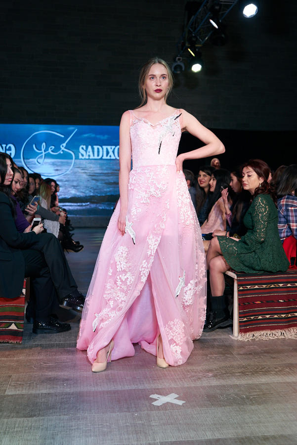 Azerbaijan Fashion Week: Фантазии дизайнеров России, Казахстана, Грузии и Азербайджана (ФОТО)
