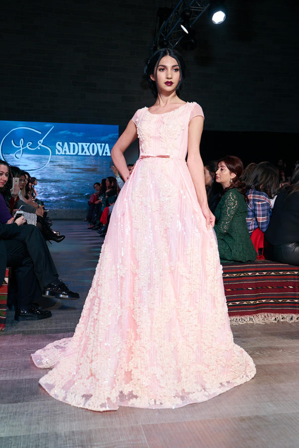 Azerbaijan Fashion Week: Фантазии дизайнеров России, Казахстана, Грузии и Азербайджана (ФОТО)