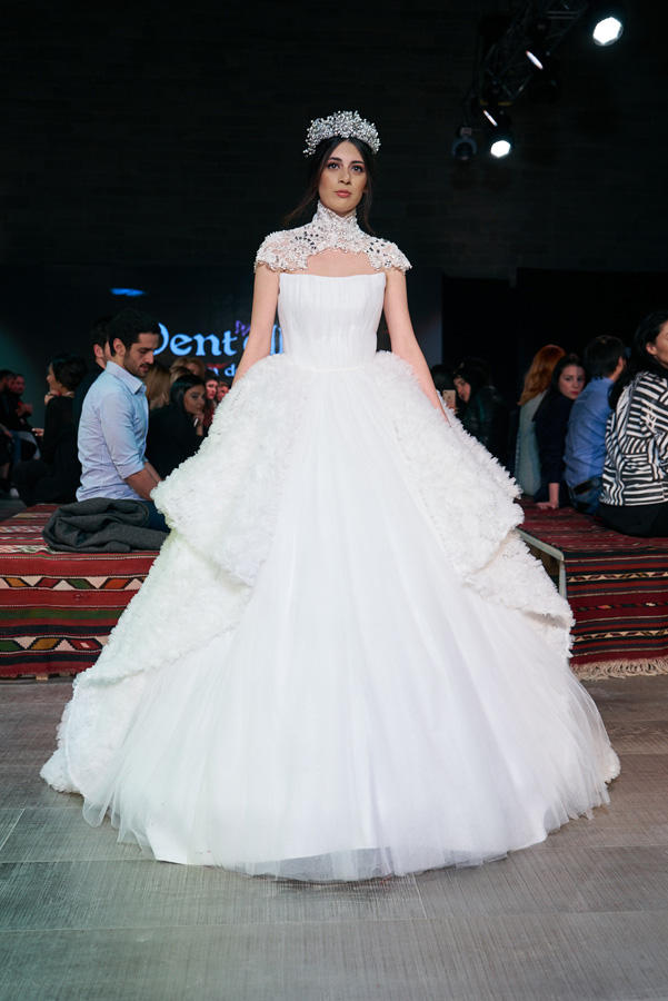 Azerbaijan Fashion Week: Фантазии дизайнеров России, Казахстана, Грузии и Азербайджана (ФОТО)