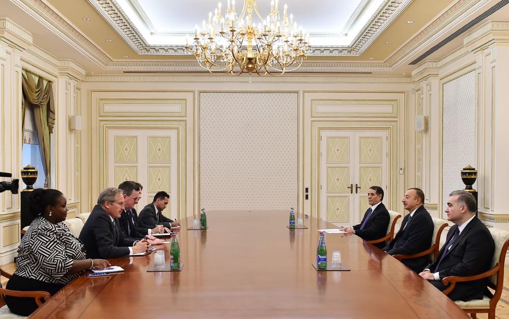 Ilham Aliyev meets representatives of US Department of Commerce (PHOTO)