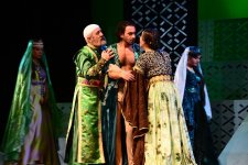 В Баку состоялась премьера спектакля "Лейли и Меджнун" (ФОТО)