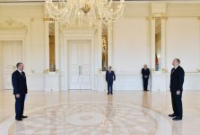 Президент Азербайджана принял верительные грамоты послов Кубы и Марокко (версия 3) (ФОТО)