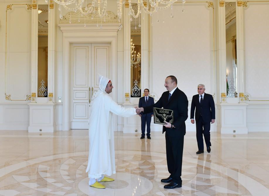 Президент Азербайджана принял верительные грамоты послов Кубы и Марокко (версия 3) (ФОТО)