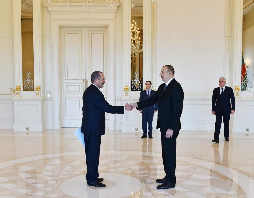 Президент Азербайджана принял верительные грамоты послов Кубы и Марокко (версия 3) (ФОТО)