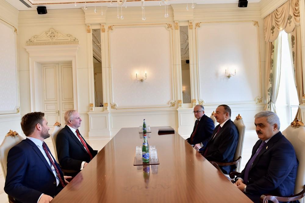 Ilham Aliyev receives BP Chief Executive Officer (PHOTO)