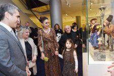 Вице-президент Фонда Гейдара Алиева Лейла Алиева ознакомилась с выставкой "Кукла в искусстве" (ФОТО)