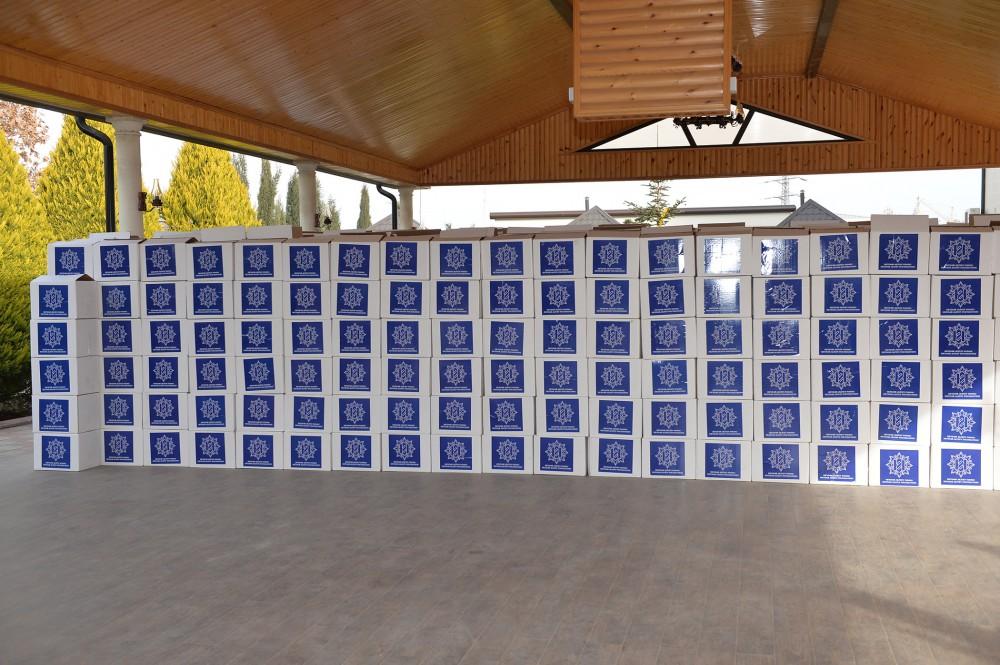 Heydar Aliyev Foundation distributes gifts to low-income families (PHOTO)