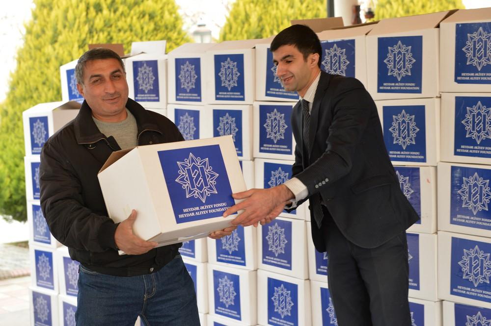 Heydar Aliyev Foundation distributes gifts to low-income families (PHOTO)