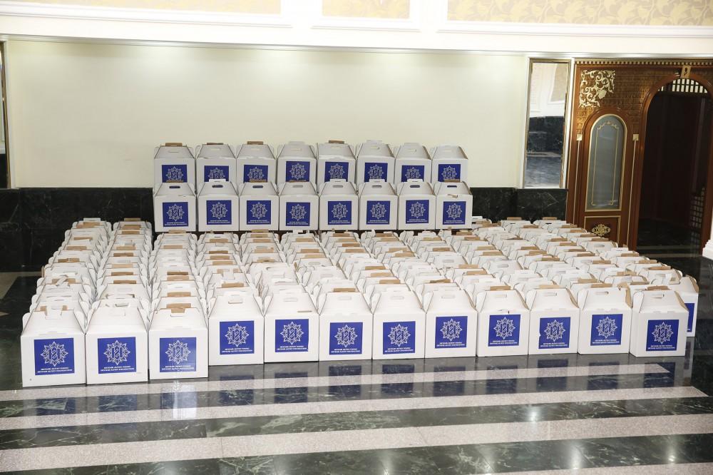 Heydar Aliyev Foundation distributes gifts to low-income families (PHOTO)