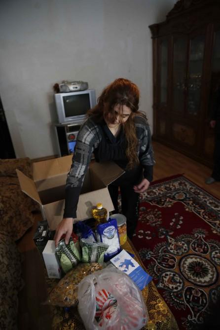 Heydar Aliyev Foundation distributes gifts to low-income families (PHOTO)