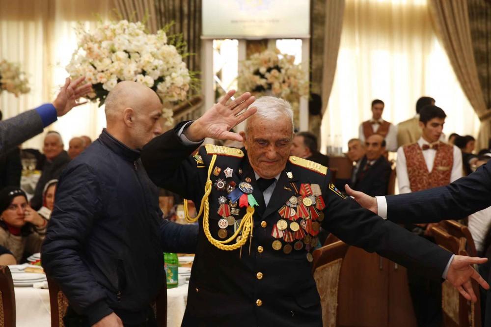 Heydar Aliyev Foundation distributes gifts to low-income families (PHOTO)