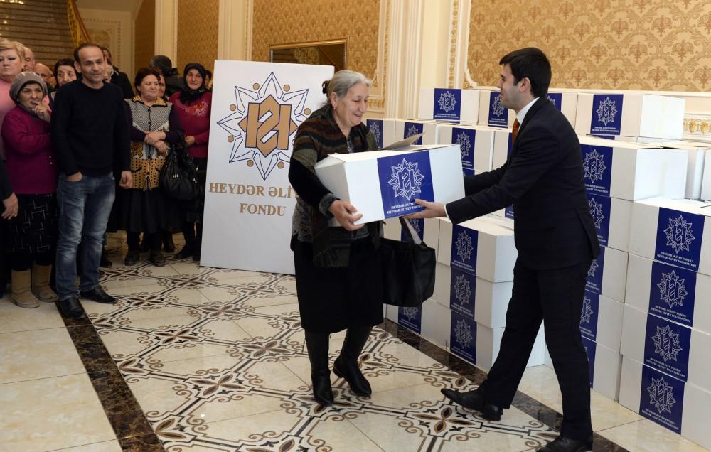 Heydar Aliyev Foundation distributes gifts to low-income families (PHOTO)