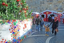 Праздничная атмосфера в Баку (ФОТО)