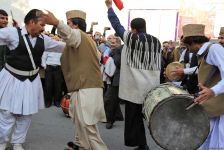 Iran's nomadic tribes dance to unity (PHOTO)