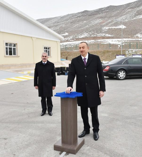 Президент Ильхам Алиев принял участие в церемонии запуска систем снабжения питьевой водой и канализации в Джульфе (ФОТО)