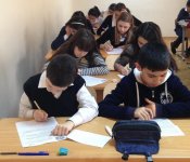 500 школьников приняли участие в Олимпиаде в Баку (ФОТО)
