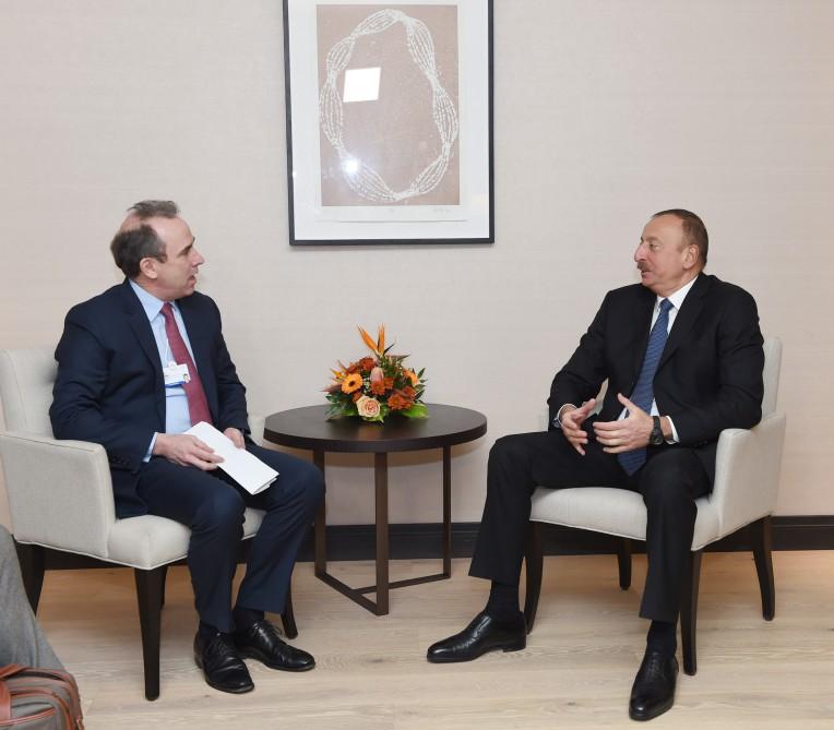Ilham Aliyev met with Chief Executive Officer of LafargeHolcim (PHOTO)