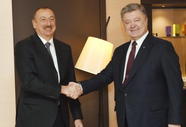 Ilham Aliyev meets Ukraine's Poroshenko (PHOTO)