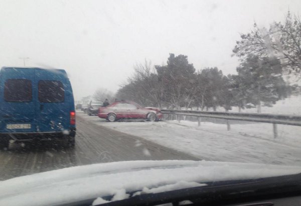 Chain-reaction collision on Baku-Sumgait road  (PHOTO)