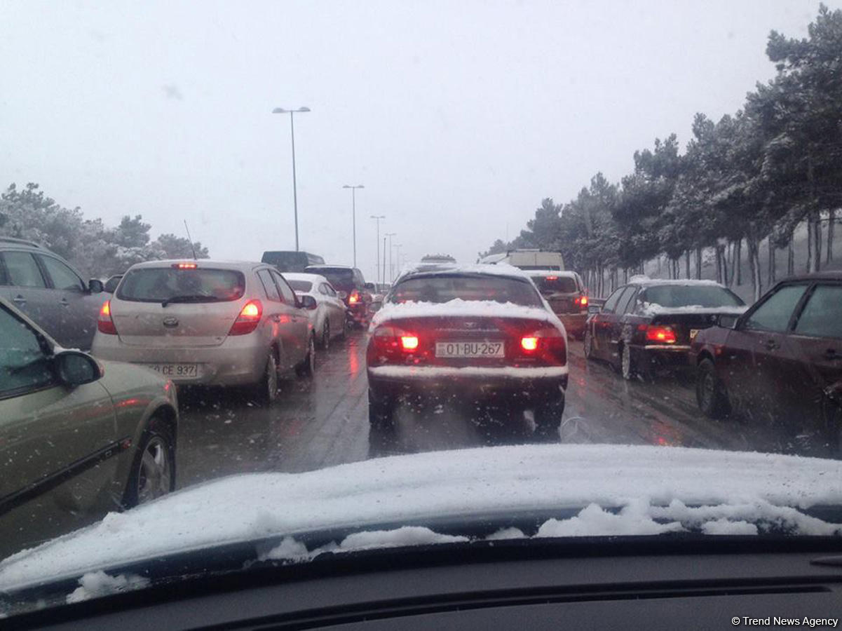 Chain-reaction collision on Baku-Sumgait road  (PHOTO)