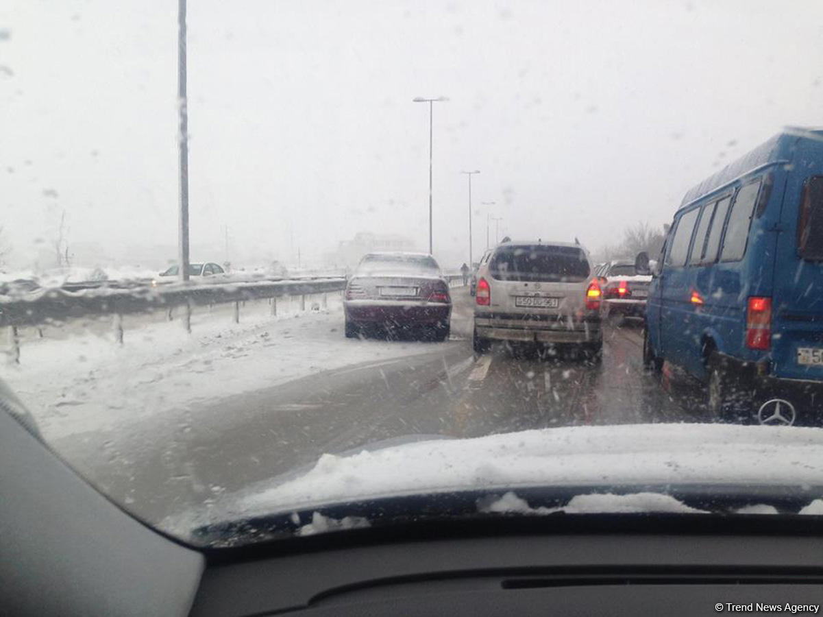 Chain-reaction collision on Baku-Sumgait road  (PHOTO)
