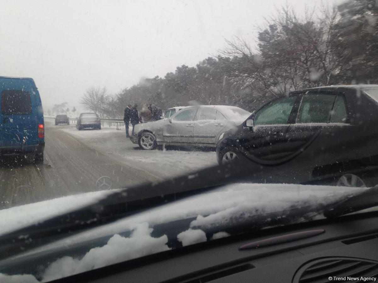 Chain-reaction collision on Baku-Sumgait road  (PHOTO)