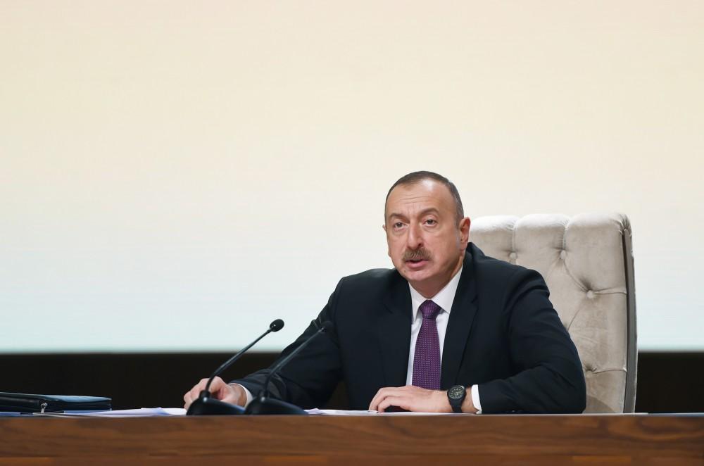 Президент Ильхам Алиев принял участие в конференции в рамках Госпрограммы социально-экономического развития регионов Азербайджана  (ФОТО)