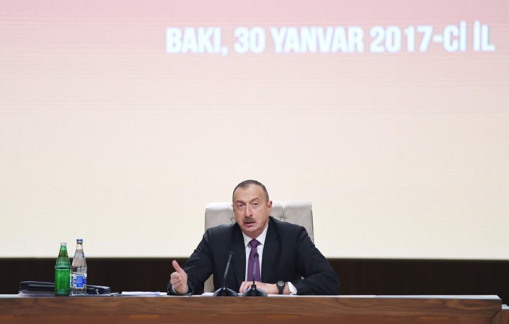 Президент Ильхам Алиев принял участие в конференции в рамках Госпрограммы социально-экономического развития регионов Азербайджана  (ФОТО)