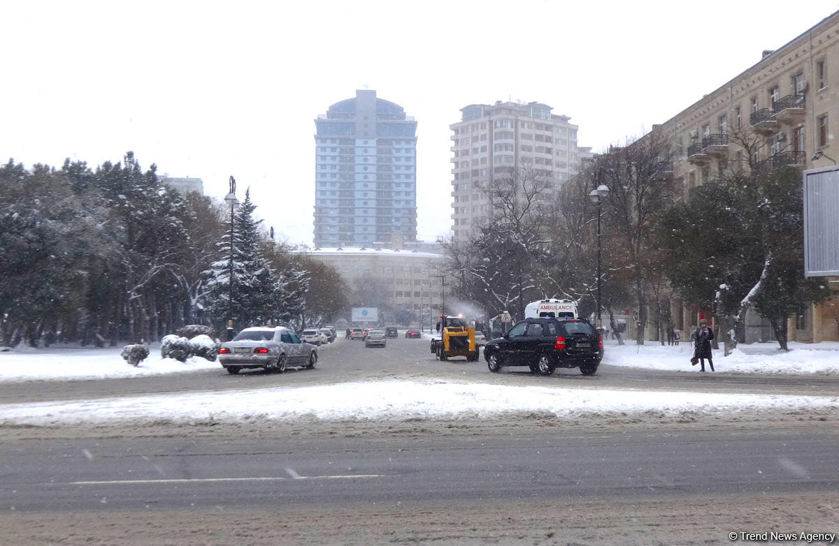Снег в Баку (ФОТОСЕССИЯ)