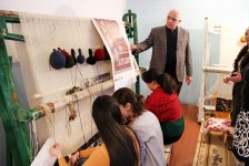 В регионах Азербайджана организованы курсы по ковроткачеству  (ФОТО)