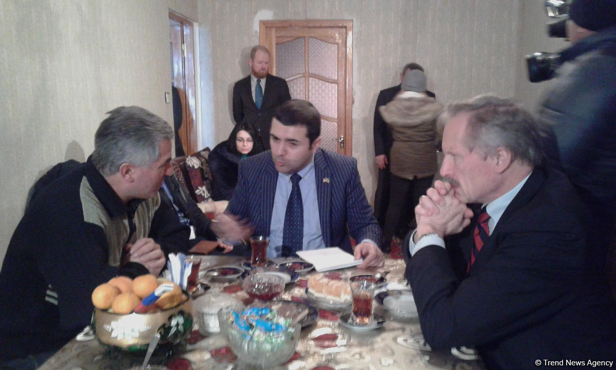 US envoy Cekuta visits IDP family from Khojaly (PHOTO)