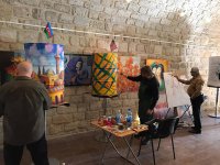 В Баку появились оригинальные красочные металлические бочки (ФОТО)