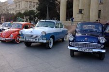 Шейна Гуффогга встретили в Баку парадом ретро-автомобилей (ФОТО)