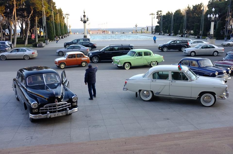 Шейна Гуффогга встретили в Баку парадом ретро-автомобилей (ФОТО)
