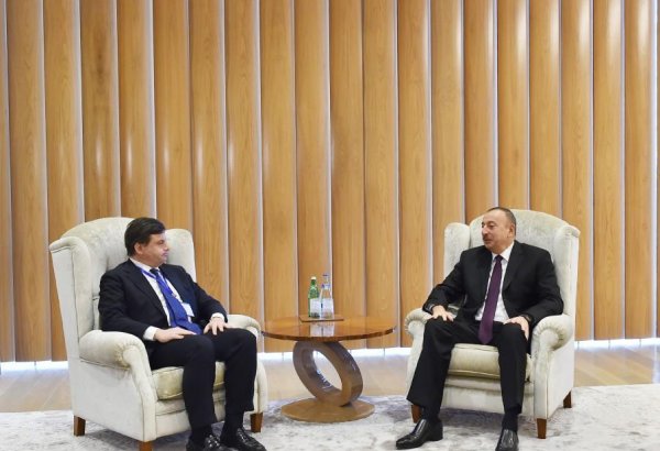 Ilham Aliyev meets with Italy’s economic development minister