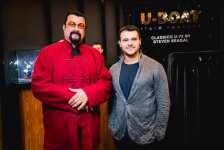 Стивен Сигал записал клип с азербайджанским певцом (ФОТО)