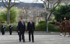 Ilham Aliyev meets French Senate’s president in Paris (PHOTO)
