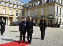 Ilham Aliyev meets French Senate’s president in Paris (PHOTO)